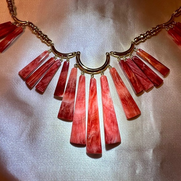 NWT Kendra Scott Layton Statement Gold Necklace - Picture 3 of 3